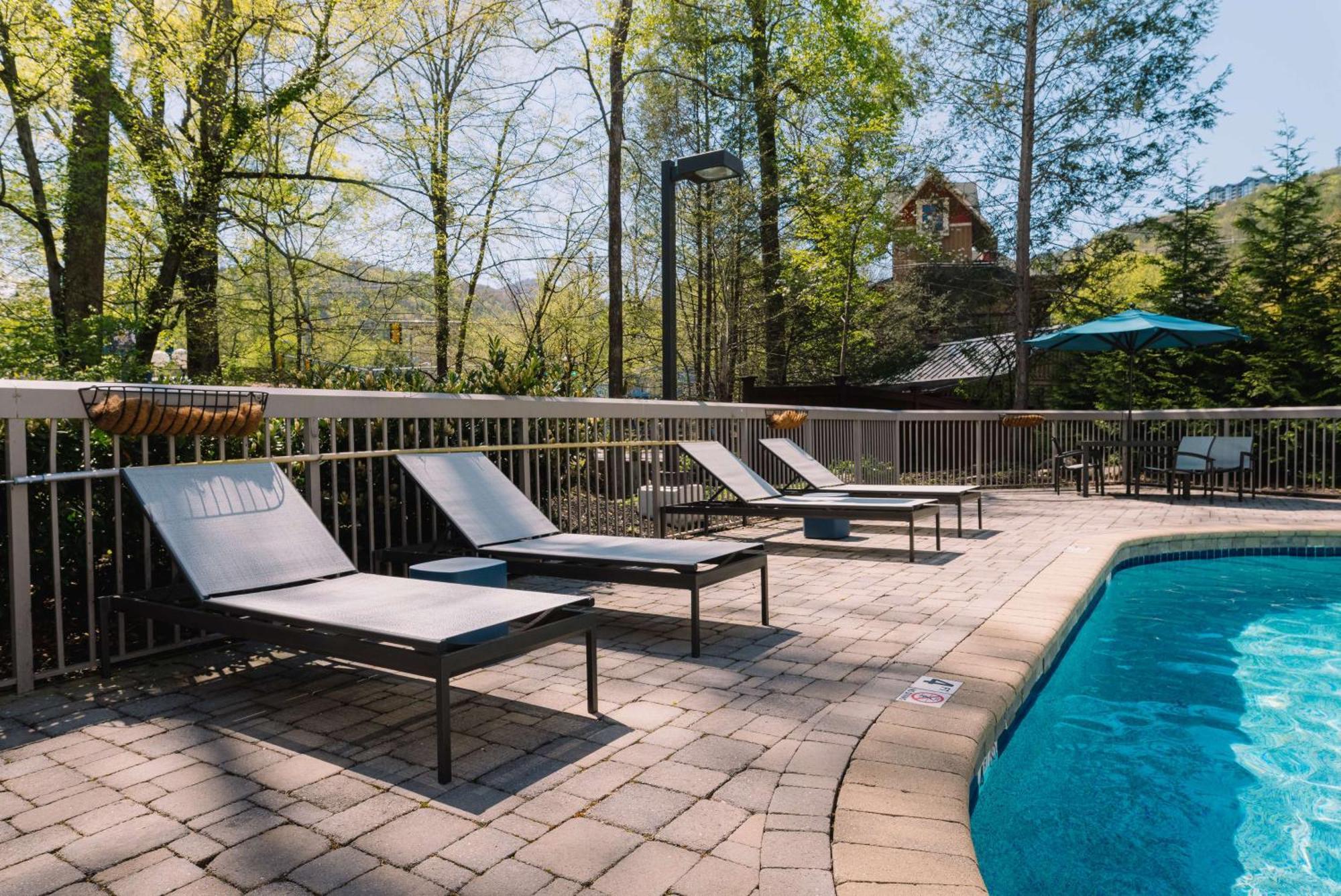 Hampton Inn Гатлинбург Экстерьер фото